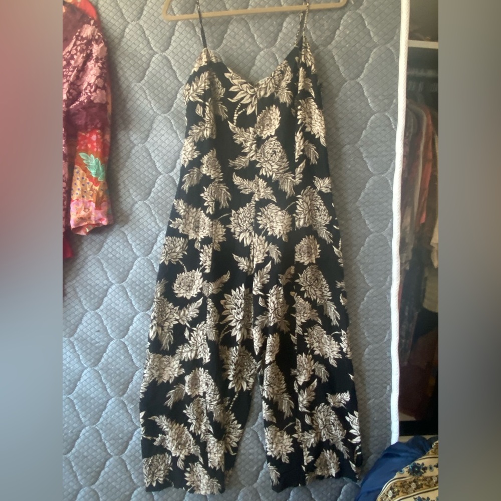 Novella Royale Black Dahlia Jumpsuit. Perfect condition. SZ medium.
